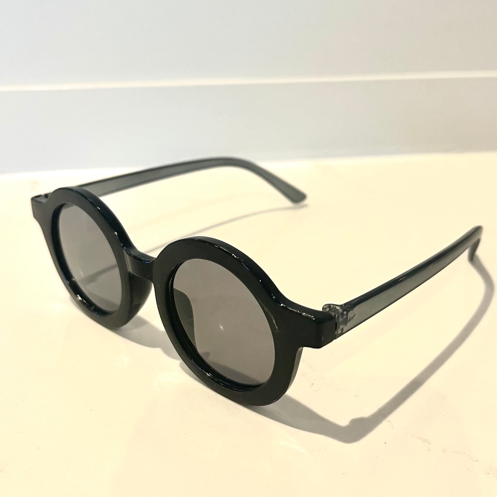 CLASSIC BLACK