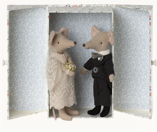 wedding mice couple in box