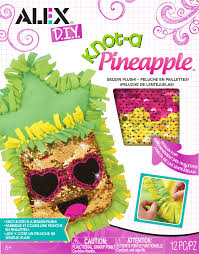 KNOT A SEQUIN PINEAPPLE